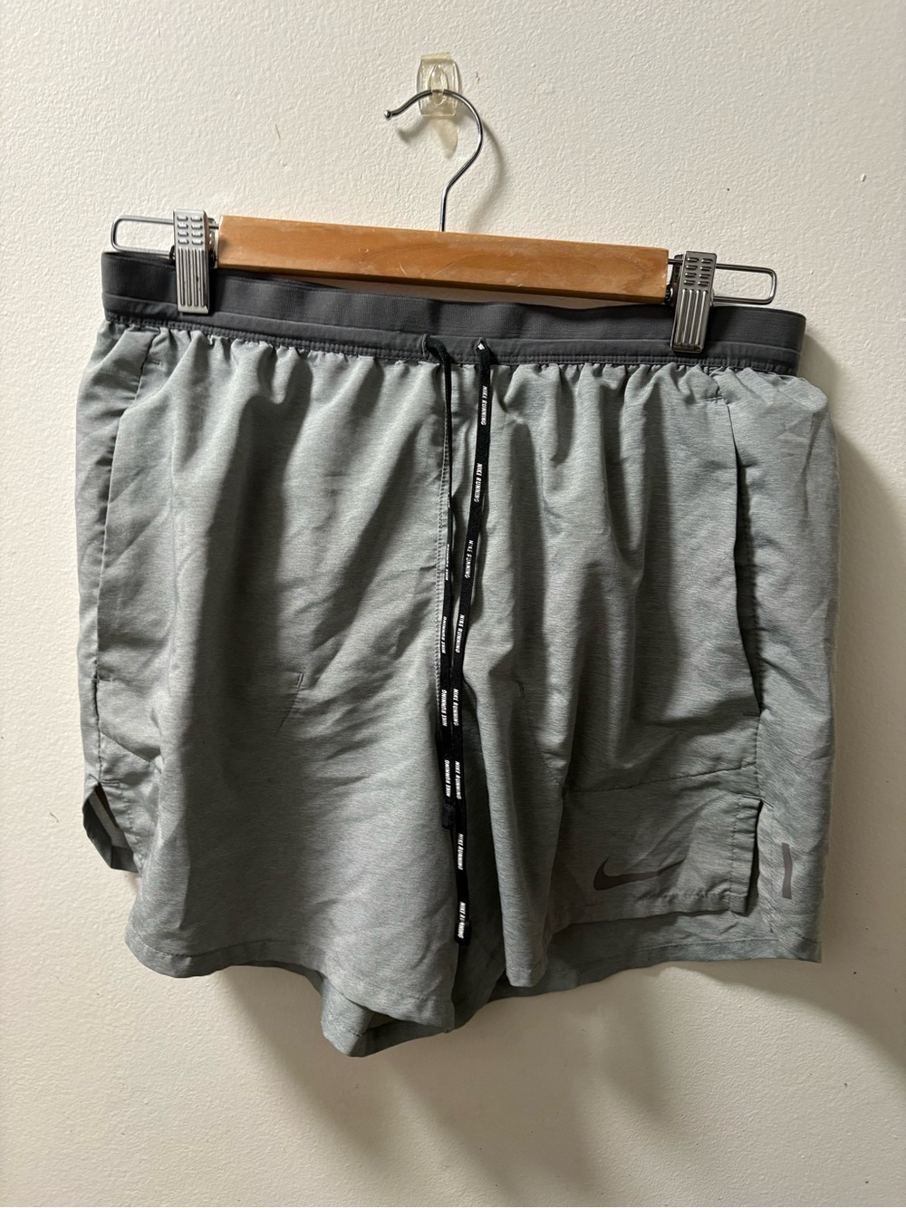 Nike Men's Light Gray Athletic Training Shorts with Black Drawstring size medium